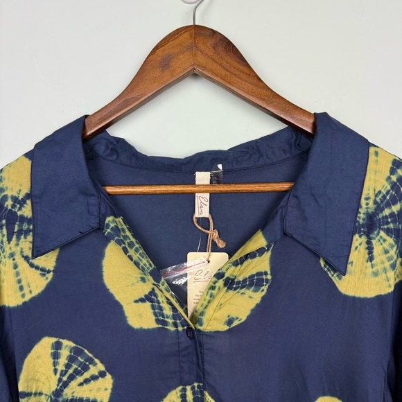 Elan Sand Dollar Button Down in Navy/Yellow - Picture 6 of 8